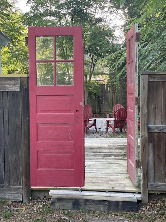 Hébergement de vacances Updated Red Door Revival In Downtown *